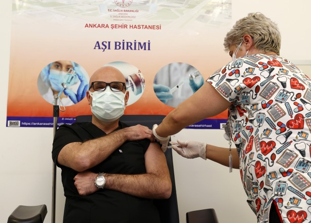 Foto - Sağlık Bakanı Fahrettin Koca ile Bilim Kurulu üyeleri de aşı oldu