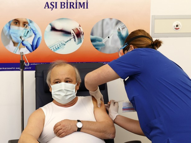 Foto - Sağlık Bakanı Fahrettin Koca ile Bilim Kurulu üyeleri de aşı oldu