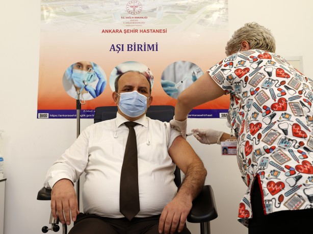 Foto - Sağlık Bakanı Fahrettin Koca ile Bilim Kurulu üyeleri de aşı oldu