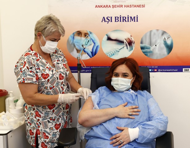 Foto - Sağlık Bakanı Fahrettin Koca ile Bilim Kurulu üyeleri de aşı oldu