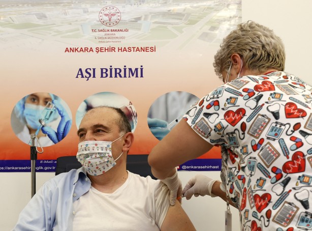 Foto - Sağlık Bakanı Fahrettin Koca ile Bilim Kurulu üyeleri de aşı oldu