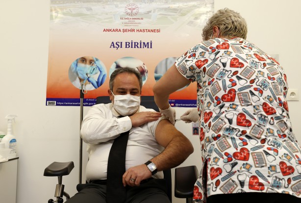 Foto - Sağlık Bakanı Fahrettin Koca ile Bilim Kurulu üyeleri de aşı oldu