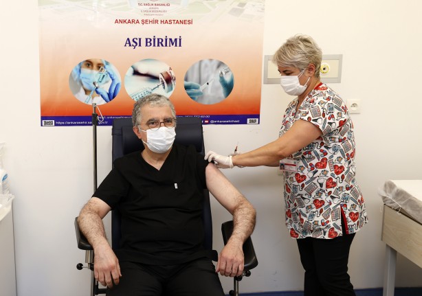 Foto - Sağlık Bakanı Fahrettin Koca ile Bilim Kurulu üyeleri de aşı oldu