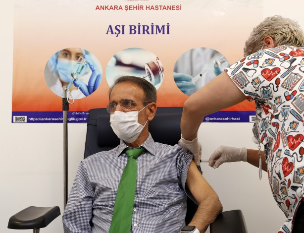 Foto - Sağlık Bakanı Fahrettin Koca ile Bilim Kurulu üyeleri de aşı oldu