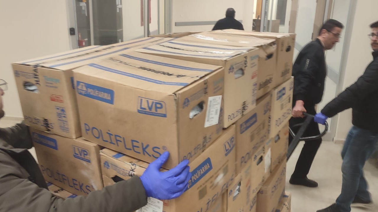 Sağlık Bakanlığı'ndan İran'a insani yardım: 3 tır tam 60 palet...