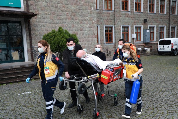 Foto - Sağlık çalışanları Rize'de aldıkları simülasyon eğitimiyle saha koşullarına hazırlanıyor
