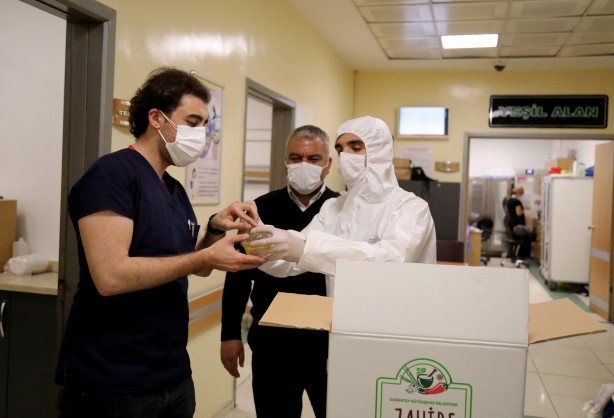 Foto - Sağlık çalışanlarına tatlı dopingi