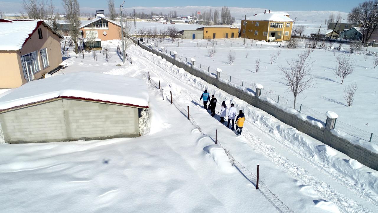 Sağlık ekipleri karlı yollarda! Eksi 25 derecede hastalara hizmet veriyorlar