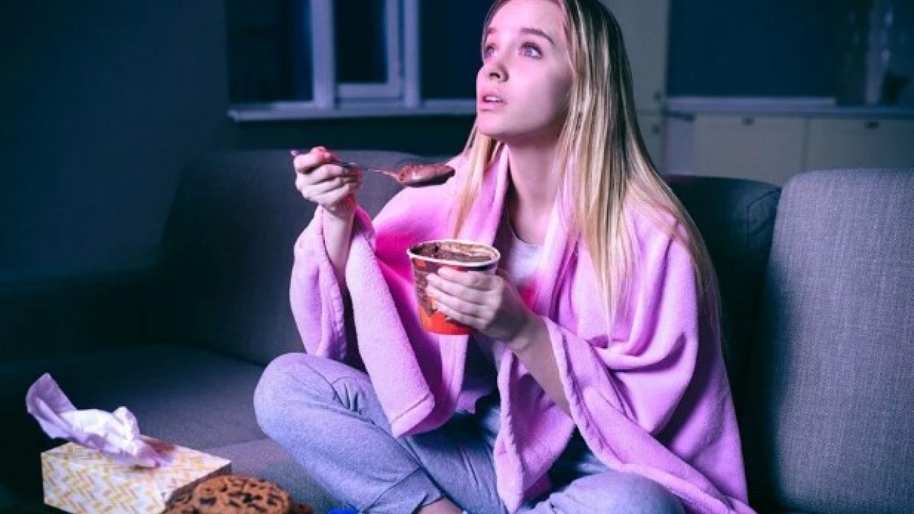 Foto - Sağlıklı besinler yeseniz bile..! Geceleri atıştırmanın riski belli oldu