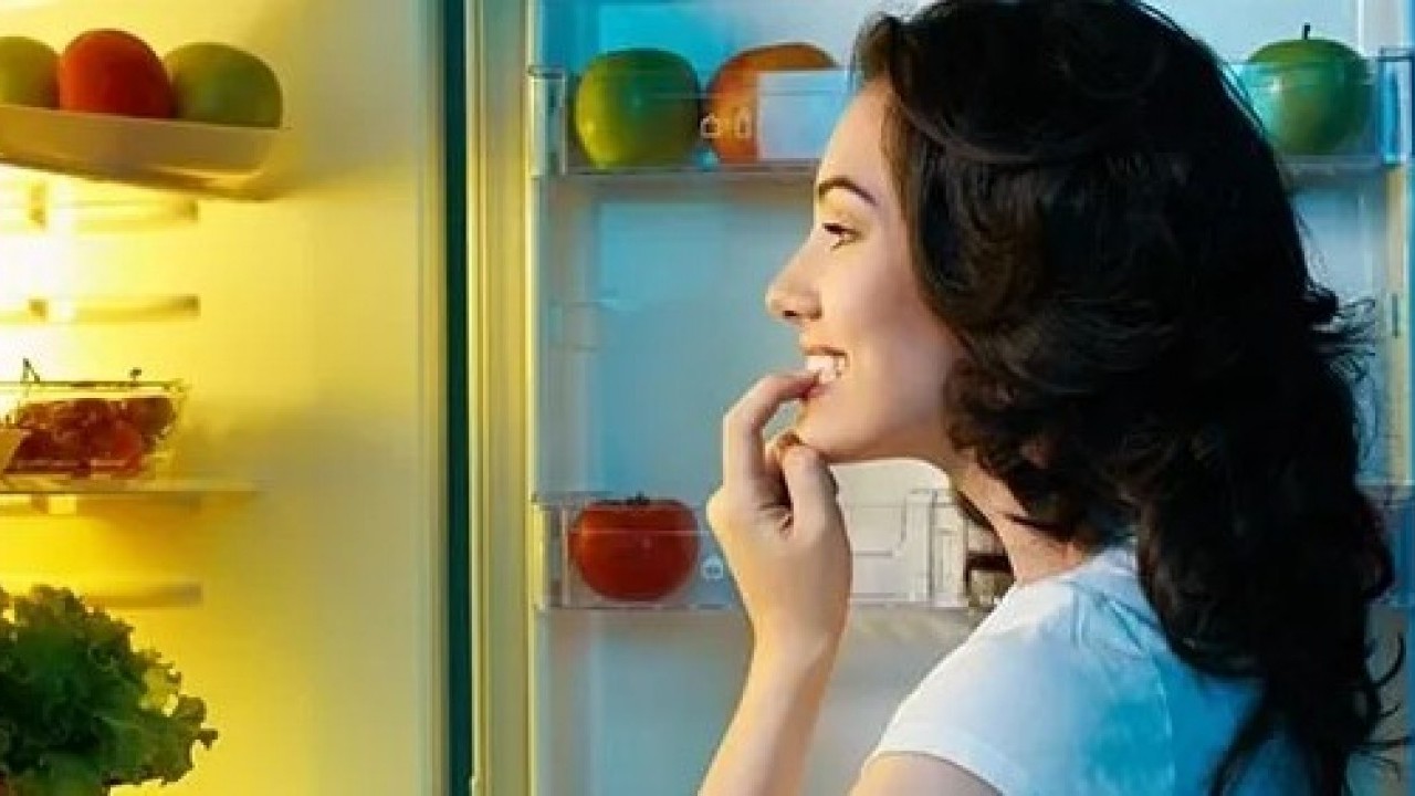 Foto - Sağlıklı besinler yeseniz bile..! Geceleri atıştırmanın riski belli oldu