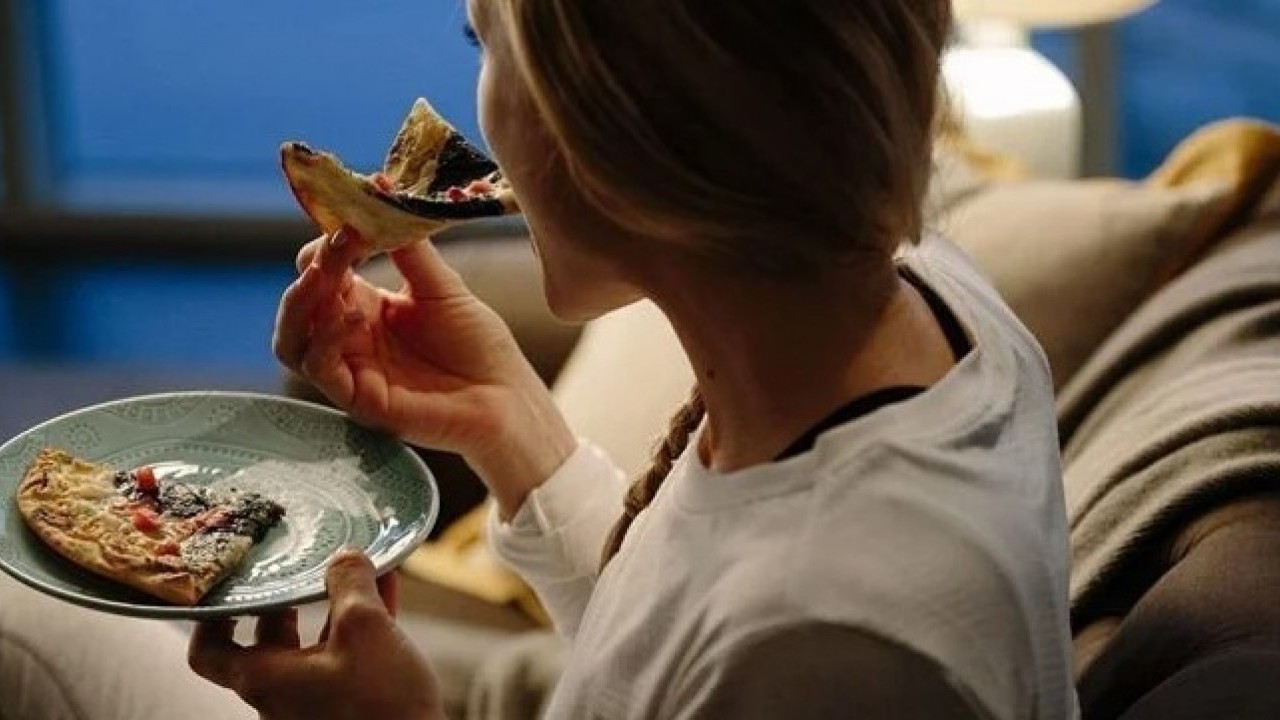 Foto - Sağlıklı besinler yeseniz bile..! Geceleri atıştırmanın riski belli oldu