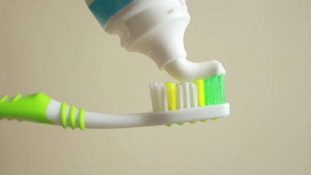 Foto - Sağlıklı dişler için kullanıyoruz! Meğer diş macunu sandığımız kadar masum değilmiş