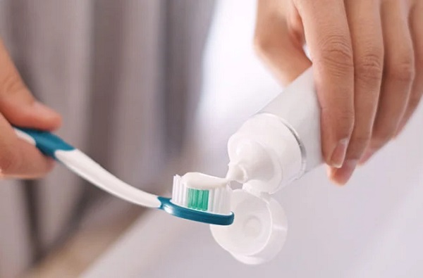 Foto - Sağlıklı dişler için kullanıyoruz! Meğer diş macunu sandığımız kadar masum değilmiş