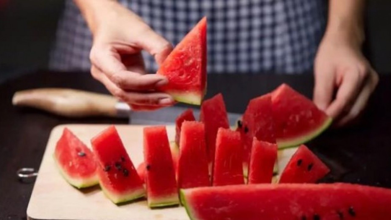 Foto - Sağlıklı diye biliyorduk ama..! Karpuz yerken bir kez daha düşünün