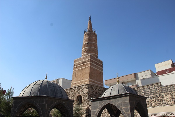Foto - Sahabelerin eliyle camiye çevrilen sembol: Ulu Camii