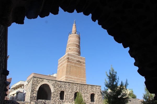Sahabelerin eliyle camiye çevrilen sembol: Ulu Camii