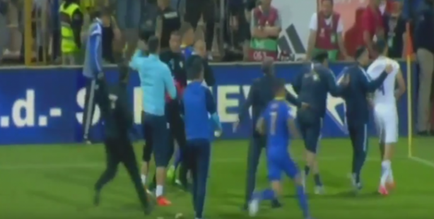 Foto - Sahada yumruk yedi, dişleri döküldü!