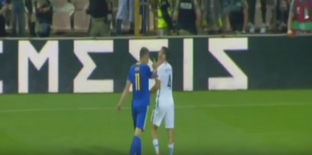 Foto - Sahada yumruk yedi, dişleri döküldü!