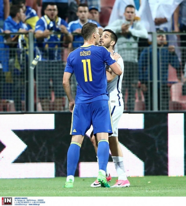 Foto - Sahada yumruk yedi, dişleri döküldü!