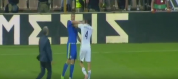 Foto - Sahada yumruk yedi, dişleri döküldü!