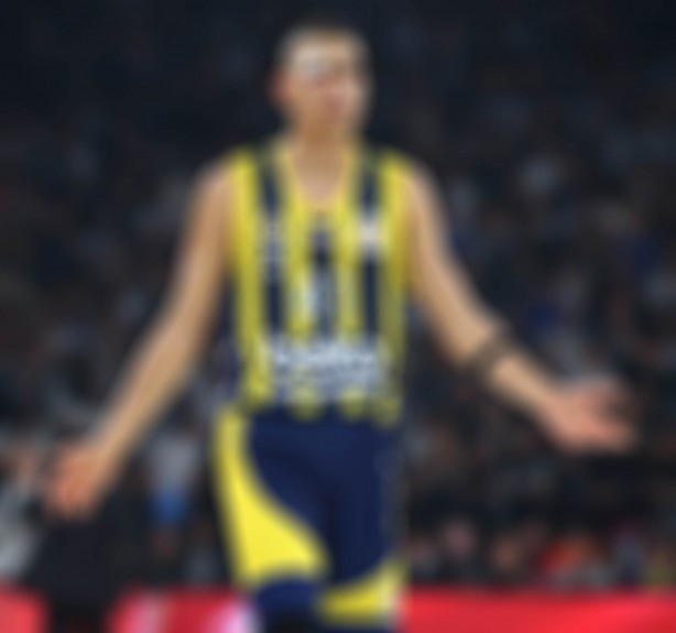 Sahaya yabancı cisim atılmıştı! Fenerbahçe’den o oyuncu için açıklama geldi: Görme kaybı var!