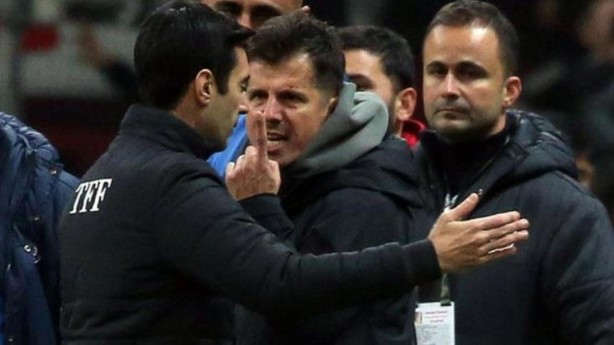 Foto - Sahayı birbirine kattı! Emre Belözoğlu kırmızı kart gördü