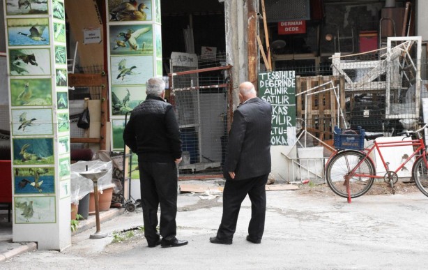 Sahibi ölen dükkanı fareler bastı