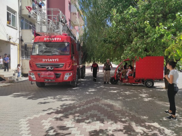 Foto - Sahibi tarafından evde aç susuz bırakılan köpeği itfaiye kurtardı!