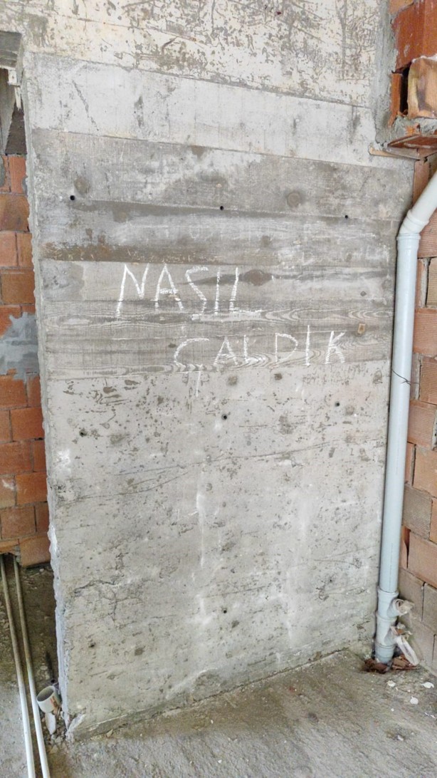 Sahibi ve çalışanlar şaşkın! Hırsızlar öyle bir not bıraktı ki…