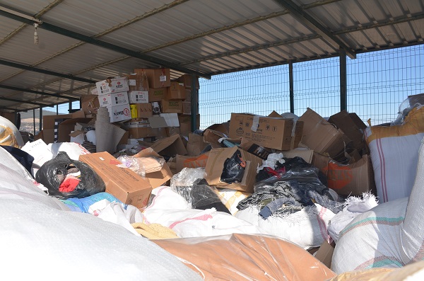 Sahibine kargolanacak! Depremzedelere giden montun içinden bakın ne çıktı