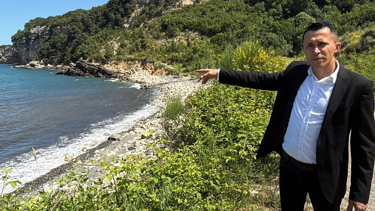 Foto - Sahil siyaha büründü! Binlerce turistin geldiği sahilde kirlilik alarmı