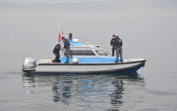 Foto - Sahilde bulunan kadın giysileri, polisi harekete geçirdi