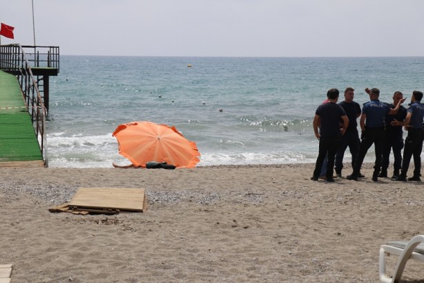 Foto - Sahilde kadın cesedi bulundu