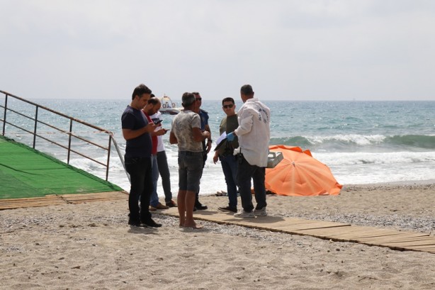 Foto - Sahilde kadın cesedi bulundu