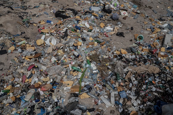 Foto - Sahildeki çöpler sağlığı tehdit ediyor