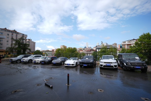 Sahte evrakla yedieminden araba çıkarıp… Skandal olay!