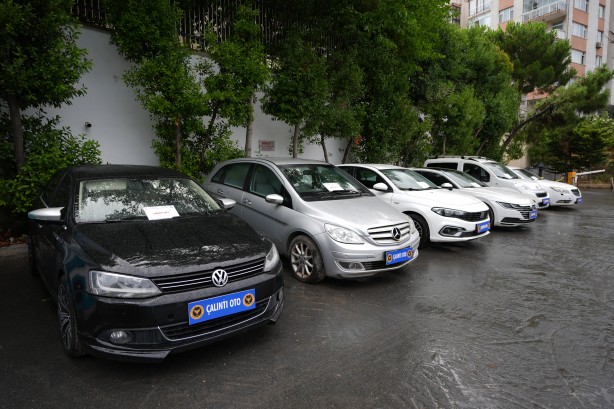 Foto - Sahte evrakla yedieminden araba çıkarıp… Skandal olay!