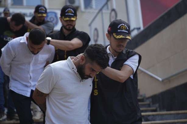 Foto - Sahte evrakla yedieminden araba çıkarıp… Skandal olay!