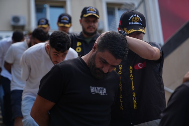 Foto - Sahte evrakla yedieminden araba çıkarıp… Skandal olay!