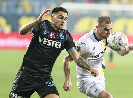 Foto - Saiss'ın yerine sürpriz aday! Süper Lig'den... Altın gibi bir gol olacak, geliyor