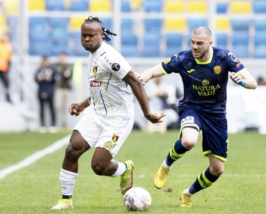 Foto - Saiss'ın yerine sürpriz aday! Süper Lig'den... Altın gibi bir gol olacak, geliyor