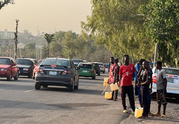 Foto - Şaka gibi olay! Petrol zengini ülkede bu kadar da olur mu?