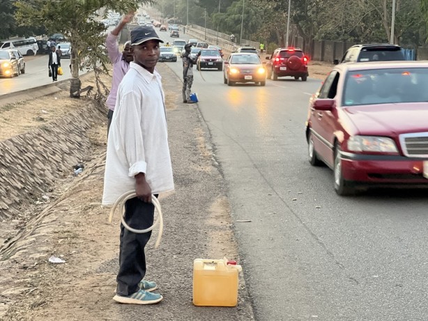 Foto - Şaka gibi olay! Petrol zengini ülkede bu kadar da olur mu?