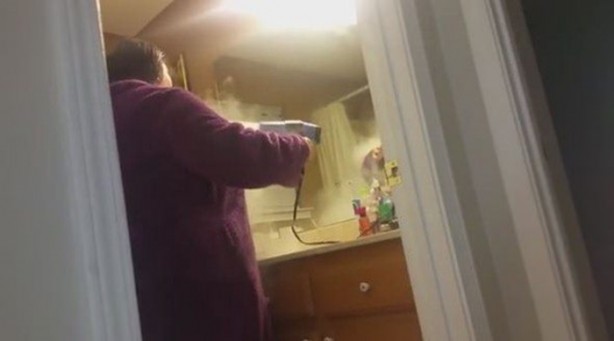 Foto - Şaka yapmak isterken karısının yüzünü yaktı