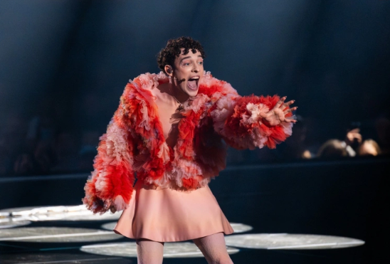 Foto - Sakallı kadın mini etekli erkek istemiyoruz