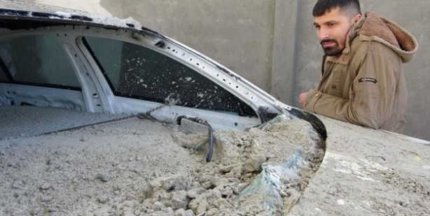 Foto - Şakanın dozunu kaçırıp 700 bin TL'lik otomobilin içine beton döktüler