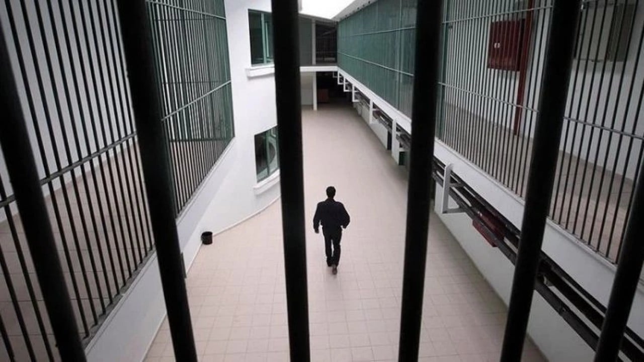 Sakarya Açık Ceza İnfaz Kurumu'nda sıcak saatler! 100'den fazla mahkum apar topar hastaneye kaldırıldı