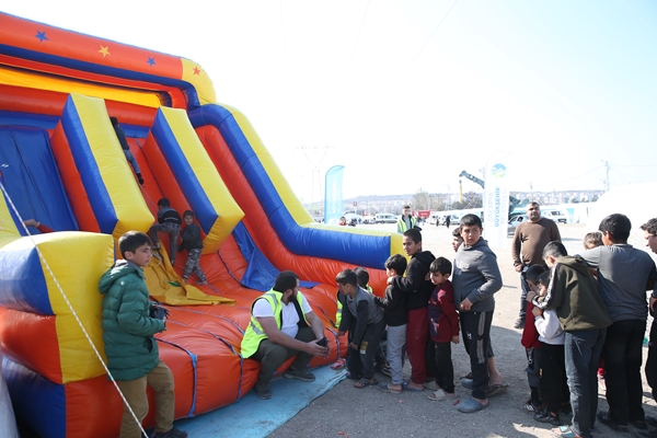 Foto - Sakarya Büyükşehir Belediyesinden depremzedelere destek