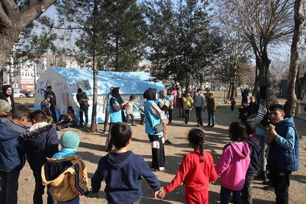 Foto - Sakarya Büyükşehir Belediyesinden depremzedelere destek