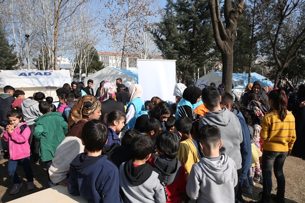 Foto - Sakarya Büyükşehir Belediyesinden depremzedelere destek